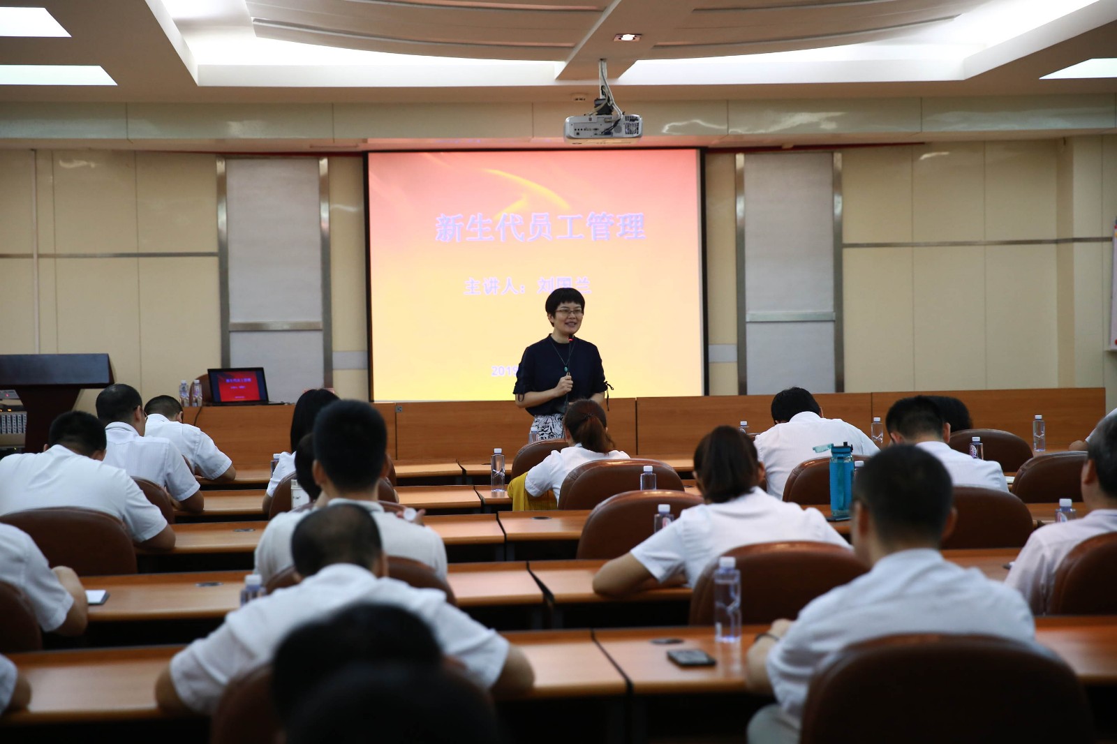 华体会体育-华体会|华体会官方网站
举办《新生代员工管理》培训讲座